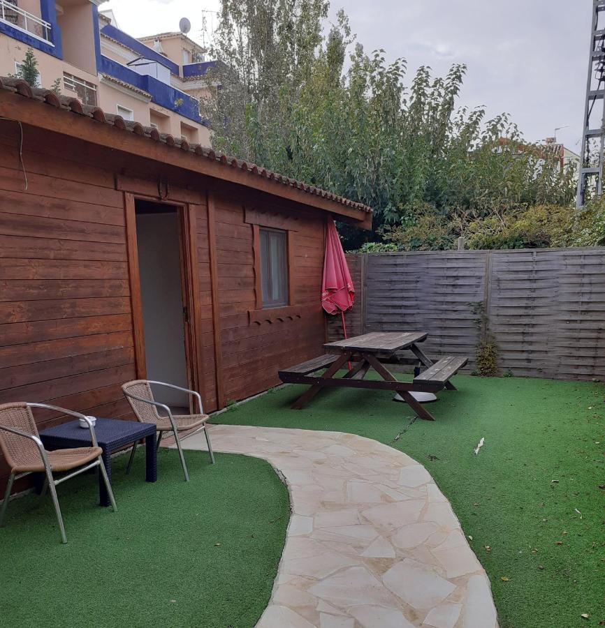 دينايا Hostal Oasis المظهر الخارجي الصورة
