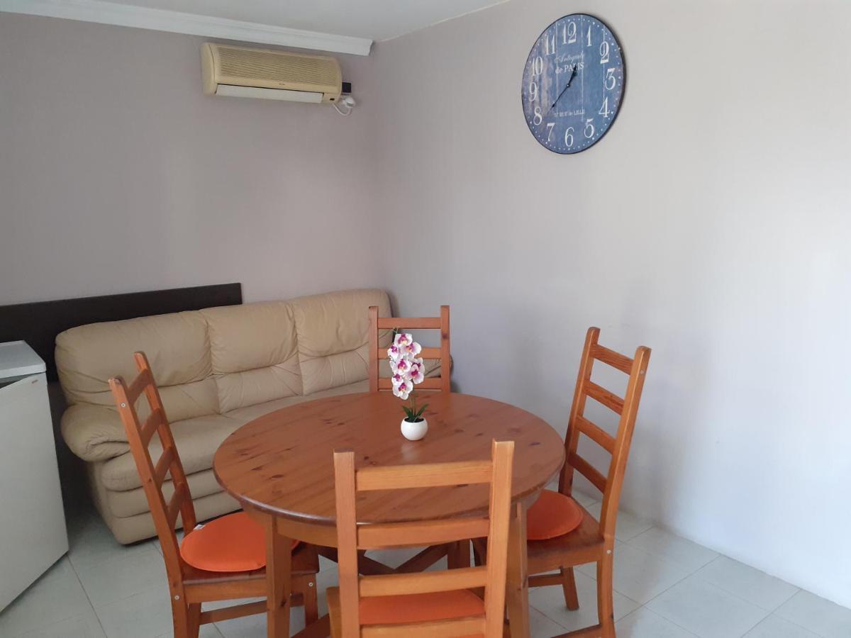 دينايا Hostal Oasis المظهر الخارجي الصورة