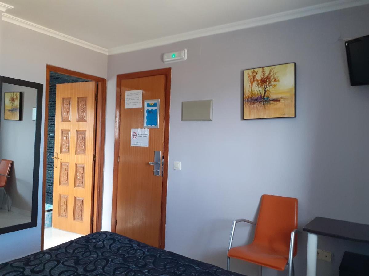 دينايا Hostal Oasis المظهر الخارجي الصورة