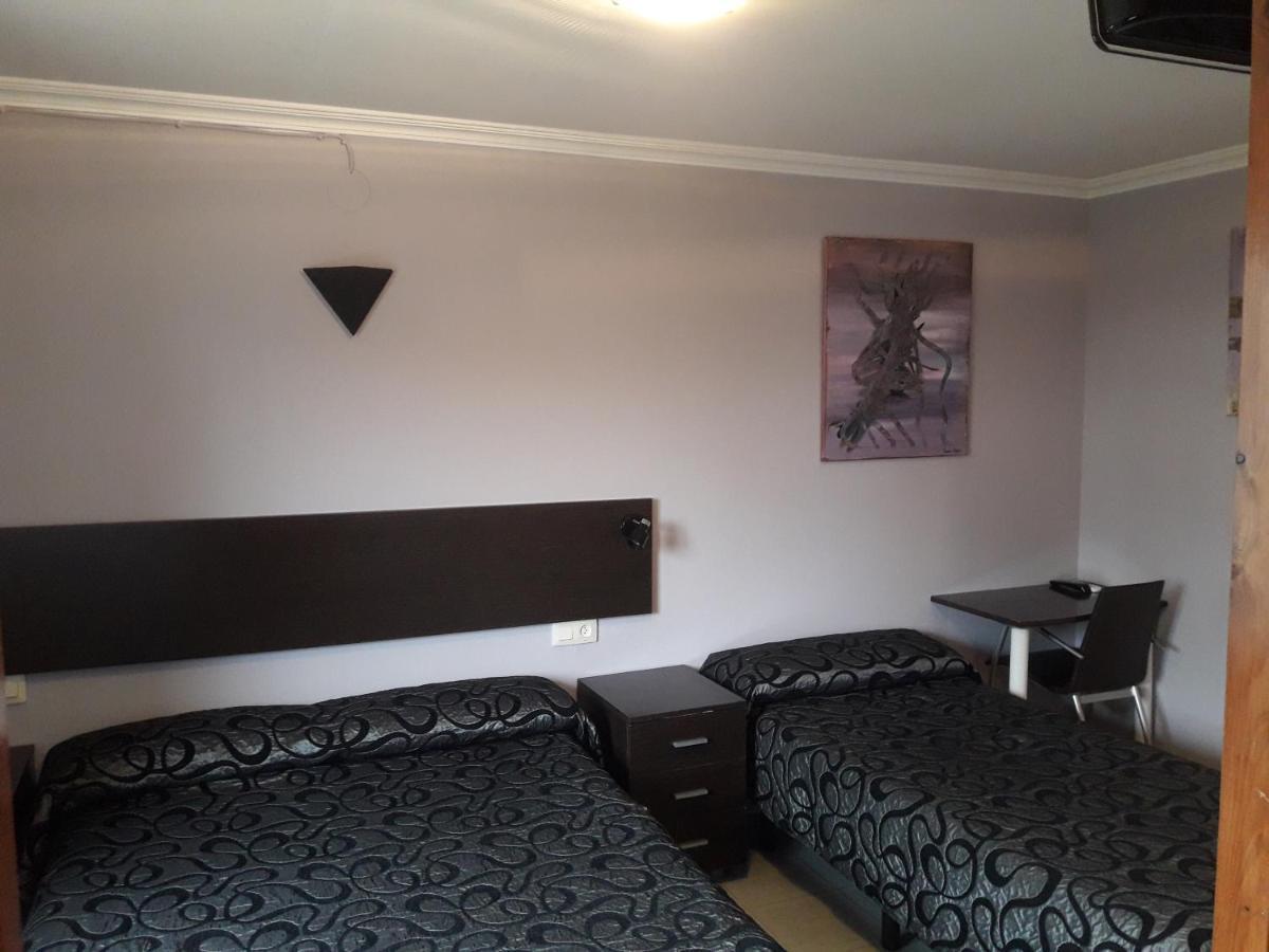 دينايا Hostal Oasis المظهر الخارجي الصورة