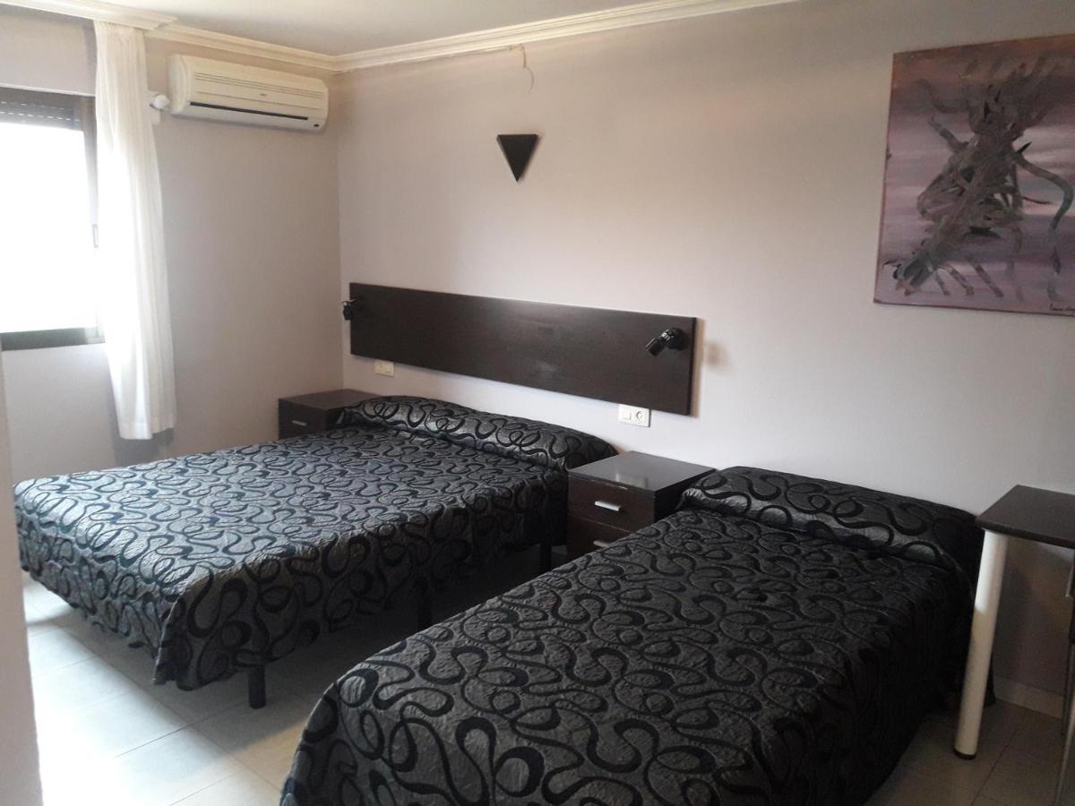 دينايا Hostal Oasis المظهر الخارجي الصورة