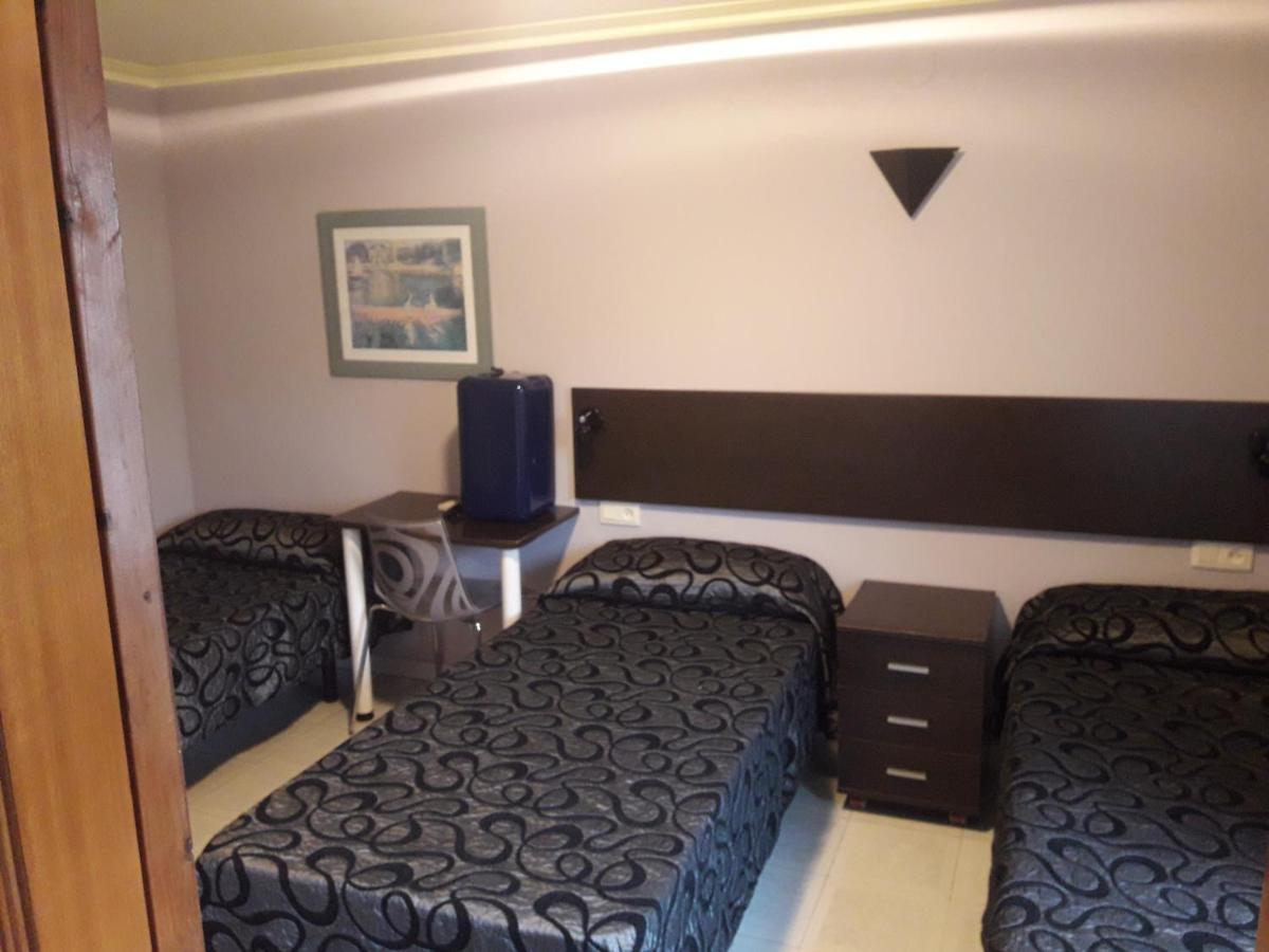دينايا Hostal Oasis المظهر الخارجي الصورة