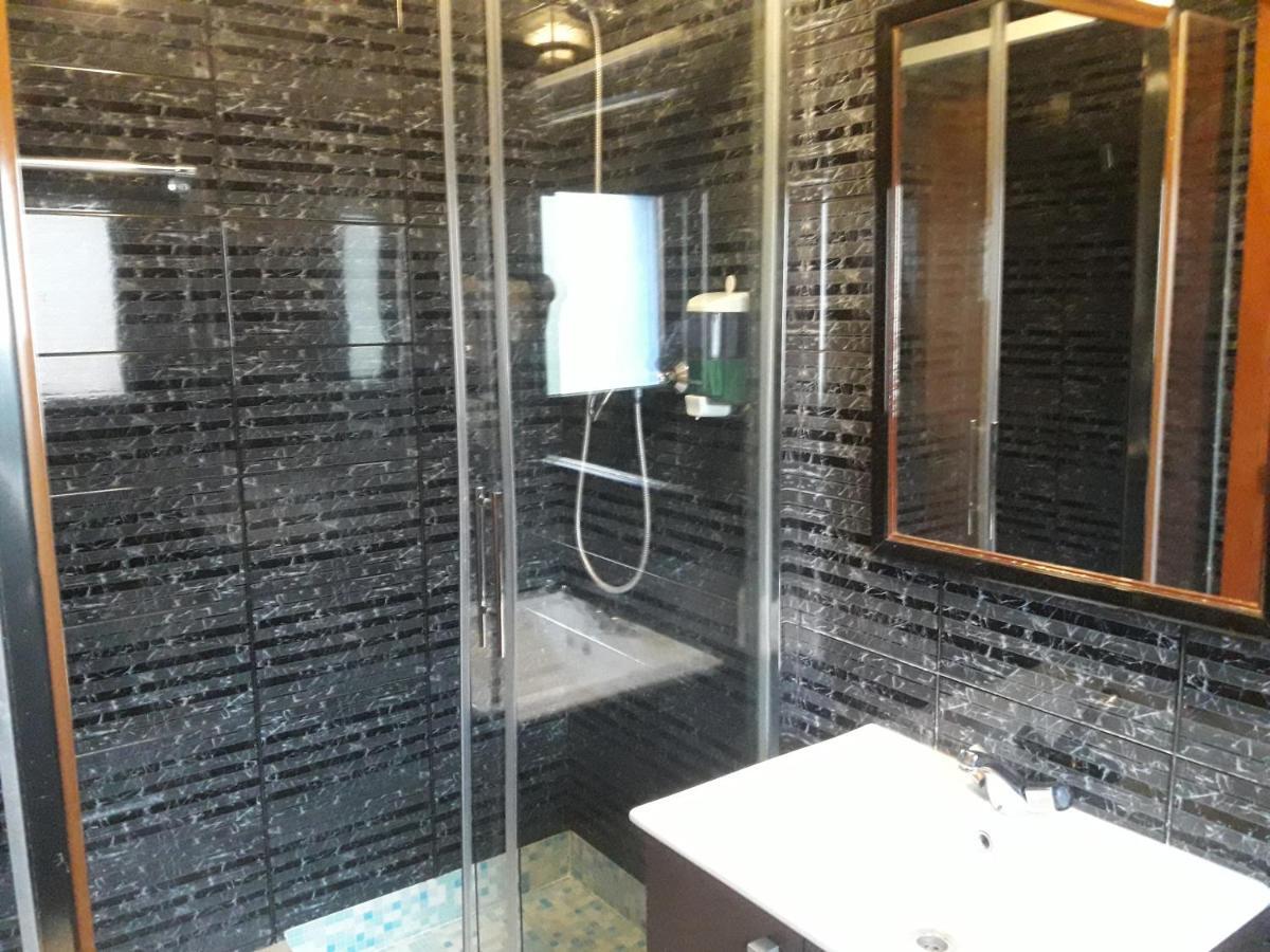 دينايا Hostal Oasis المظهر الخارجي الصورة
