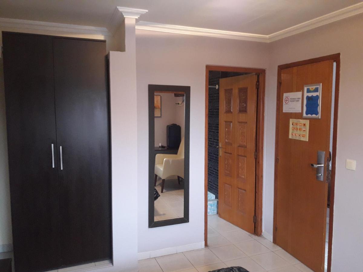 دينايا Hostal Oasis المظهر الخارجي الصورة