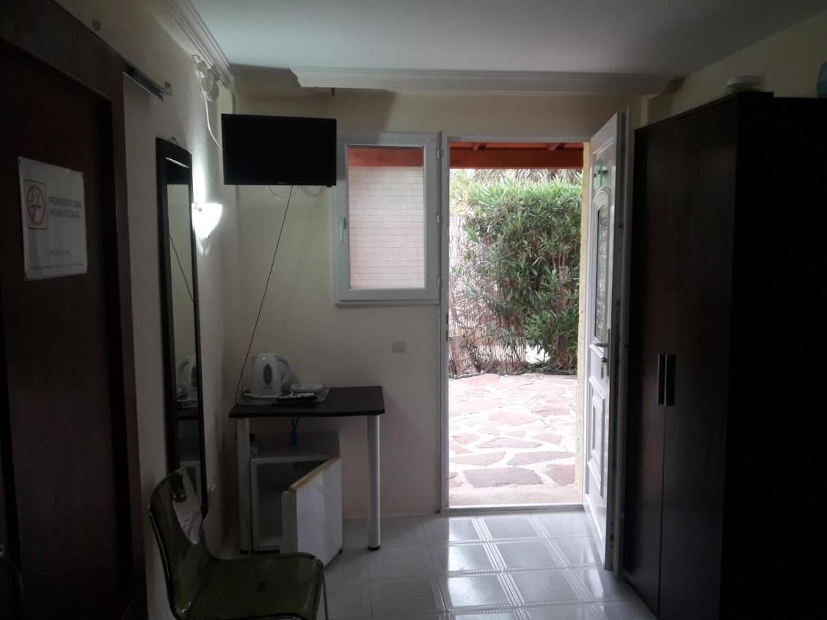 دينايا Hostal Oasis المظهر الخارجي الصورة