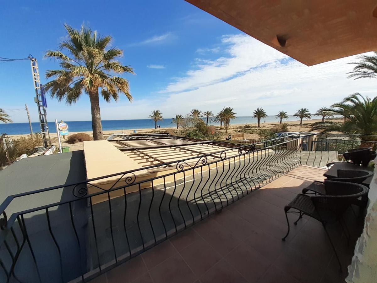 دينايا Hostal Oasis المظهر الخارجي الصورة